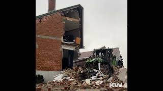 Tractor in huis Zonnebeke [upl. by Harahs]