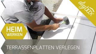 Terrassenplatten verlegen  Die Feinsteinzeug Terrasse im Drainagemörtel [upl. by Alleiram]