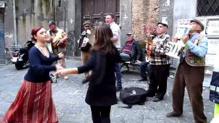 Napoli Immacolata 2010  Tammurriata della Paranza del Lione a San Gregorio Armeno [upl. by Lennard]