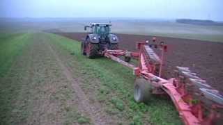 Labour 2009 avec un FENDT 930 et une charrue 12 fers KUHN [upl. by Haskel797]