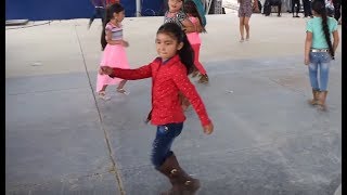 Así bailan el huapango los niños y adultos de la Sierra Queretana [upl. by Merna]