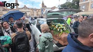 Funerali Luca Giurato l’uscita del feretro dalla Chiesa degli Artisti [upl. by Misty]