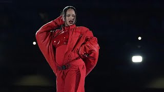 Rihanna zeigt Babybauch bei SuperBowlAuftritt  AFP [upl. by Finnie]