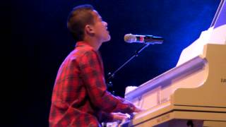 Enzo  Perce les nuages live 20121210 [upl. by Lou663]