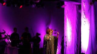 Alcione Cantando quot A Loba quot Show Duas Faces Rival Petrobrás [upl. by Oilicec]