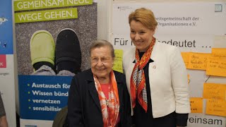 Dr Franziska Giffey zeichnet Initiativen gegen Einsamkeit im Alter aus [upl. by Inal865]