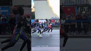 New York City Marathon 2024  Men’s 1st Place Leaders at Mile 175 Upper East Side NYC [upl. by Orgalim]