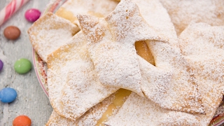 Chiacchiere di Carnevale al forno  Ricettait [upl. by Rahsab335]