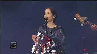 Julieta Venegas  El Presente En Vivo Estamos Unidos Mexicanos [upl. by Bowes]