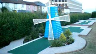 Minigolf  Southend on Sea Arnold Palmer Crazy Golf Course  Windmill Obstacle [upl. by Vickie]