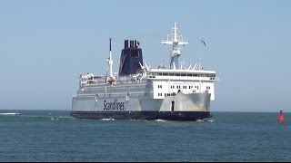 Fährschiff Kronprins Frederik  Einfahrt RostockWarnemünde [upl. by Wilone536]