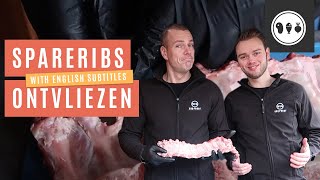 BBQ tutorial Hoe ontvlies je een sparerib  BBQproof [upl. by Louise655]