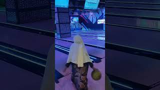 Nemenin Uti dan Mbah main Bowling di Funworld Living World kota Wisata Cibubur [upl. by Dor90]