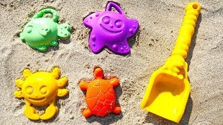 Video per bambini con i giochi con la sabbia Giocattoli al mare Impariamo le forme e i colori [upl. by Lauhsoj]