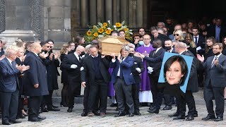 Shannen Doherty Funeral  Emotional amp Heartbreaking Tribute to Actress Shannen Doherty 💔 [upl. by Sokairyk]