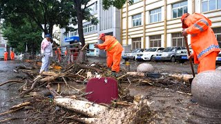 Unclogging Drains to Drain Floods Street Drainage During Rainstorms [upl. by Atsev394]