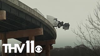 Strong winds cause semitruck to Jackknife in Iowa [upl. by Esertap]