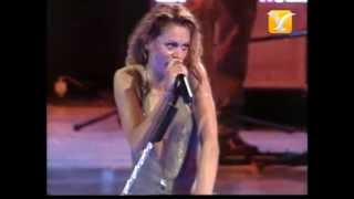 Paulina Rubio Y Yo Sigo Aquí Festival de Viña 2002 [upl. by Armallas]