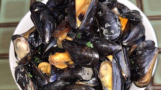 Moules à la marinières 😛 [upl. by Hnah]