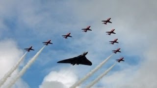 Vulcan XH558 amp The Red Arrows Flying Together [upl. by Naval]