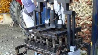 Briquette press 25 briquette in 1 minute [upl. by Lorain]