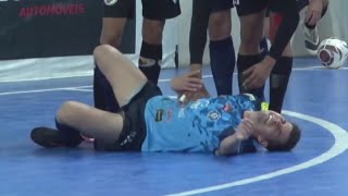 Futsal Nutshot Brazilian League Medianeira x Apucarana 051022 Pelotazo en los huevos [upl. by Ylac]