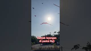 Layangan Raksasa di Pantai bali beach pagi kite sky pantai main jalanjalan wisata lucu [upl. by Shipp693]