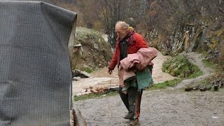 Pećinski čovjek privremeno napustio pećinu [upl. by Arnoldo]