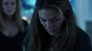 The 100 4x08 Clarke injects herself with nightblood [upl. by Enalda]