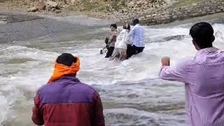 Dangerous water crossing stupid people  Nanital watercress Dangerous [upl. by Oirramed]