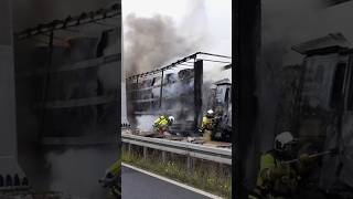 LKW in Flammen auf der A4  Feuerwehr Dresden [upl. by Attoynek]