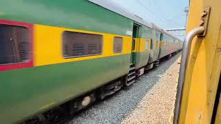 12201 LTTKOCHUVELI Kochuveli Garib Rath express overtaking Ernad express at Parapanangadi station💚 [upl. by Forlini]