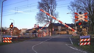 Spoorwegovergang Venlo  Dutch railroad crossing [upl. by Malka]