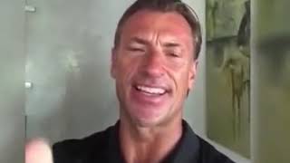 Hervé renard chante marocain هرفي رونار يغني بالدراجة المغربية [upl. by Neeleuqcaj]