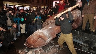 Lenin Statue Destroyed by Protesters in Ukraine [upl. by Ylas295]