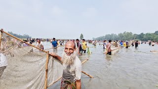 মহা উৎসবে জোয়ান বুড়ো সবাই মিলে মাছ ধরছে মৃগি বিলে। [upl. by Giliane]