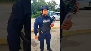 Policías corruptos piden 3000 dolares a turistas 1ra Parte [upl. by Evelunn]