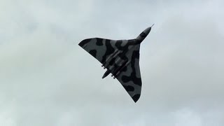 Vulcan XH558 Awesome Howl Sounds [upl. by Altis]