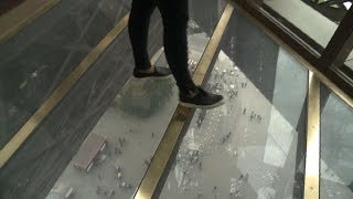 Un plancher de verre pour le 1er étage de la Tour Eiffel [upl. by Bassett]