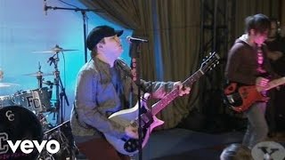 Fall Out Boy  Sugar Were Goin Down Live Sets On Yahoo Music [upl. by Deuno274]