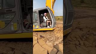 लड़की JCB लेकर दलदल मे फस गई 😱 shorts youtubeshorts viralvideo [upl. by Downe]