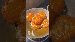 Chai ke sath pasand hai ya chutney ke sath  shorts bristihomekitchen pakoda [upl. by Lunette341]