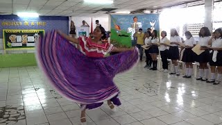 Managua estudiantes del colegio Rubén Darío celebran el mes de la Resistencia Indígena [upl. by Ahsinot]