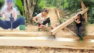 Building a wooden gate and roofing with corrugated iron the girl carried the heavy load alone [upl. by Lipfert122]