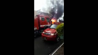 Incêndio destrói estoque de fábrica de uniformes em Marília [upl. by Sirromal]