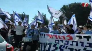 Protest VS Protest Jews cunter antiIsrael rally [upl. by Dualc]