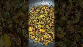 Bhindi ki sabzi recipe 😋 kaise banaye bhindi ki sabji 😍 shorts ytshortsvideo yt ytshorts food [upl. by Dewain]