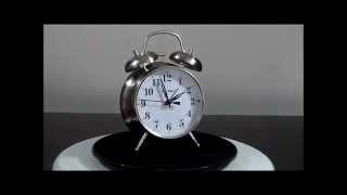 Westclox Big Ben 70010 Extra Loud Twin Bell Battery Operated Alarm Clock [upl. by Noiemad466]