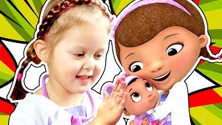 ДОКТОР ПЛЮШЕВА Малышка Барби Заболела Едем в Клинику Doc McStuffins Toy Hospital Playset [upl. by Dduj741]