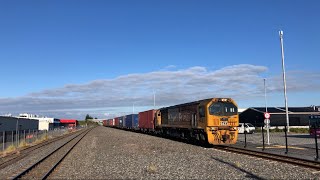 DL 9423 with Train MP8 passing under Wairere drive bridge NIMT 4K [upl. by Killen451]